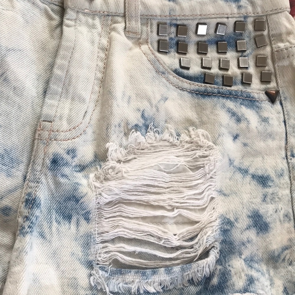 LOW RISE SHORTS - Picture 2 of 3